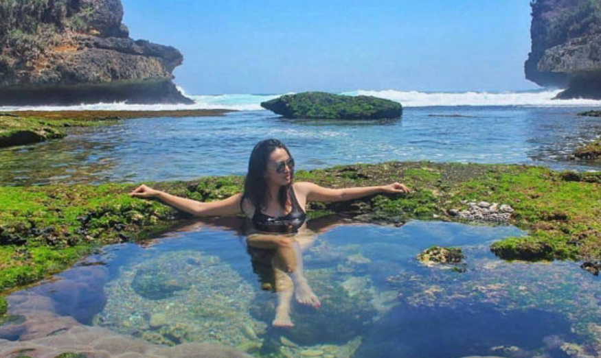 Aktivitas di Objek Wisata Pantai Batu Bengkung Malang