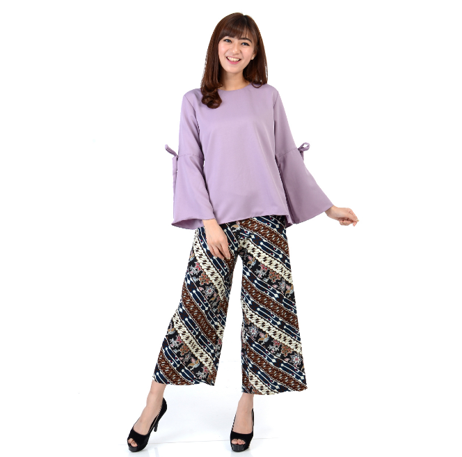 Jumpsuit batik untuk kegiatan outdoor