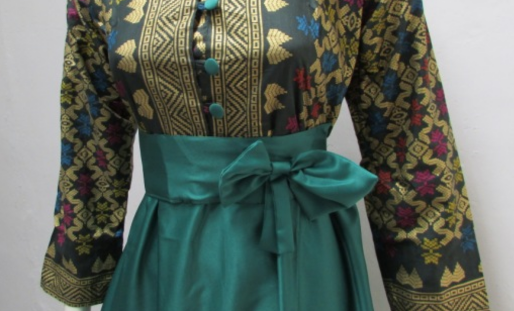 Kombinasi kain batik dengan kain satin