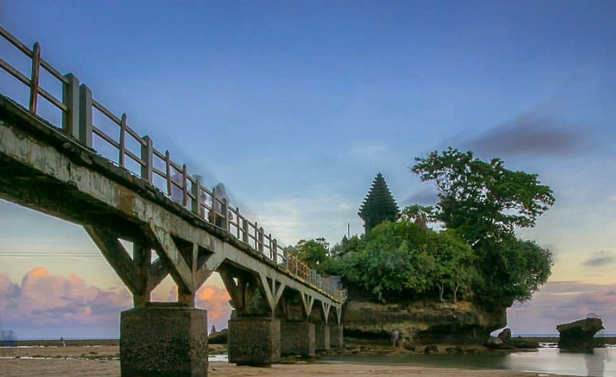 Mitos Seputar Objek Wisata Pantai Balekambang Malang