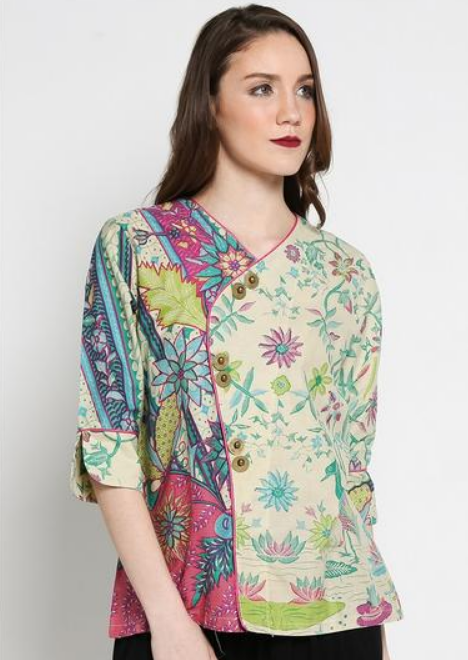 Model baju batik kombinasi dengan corak lain