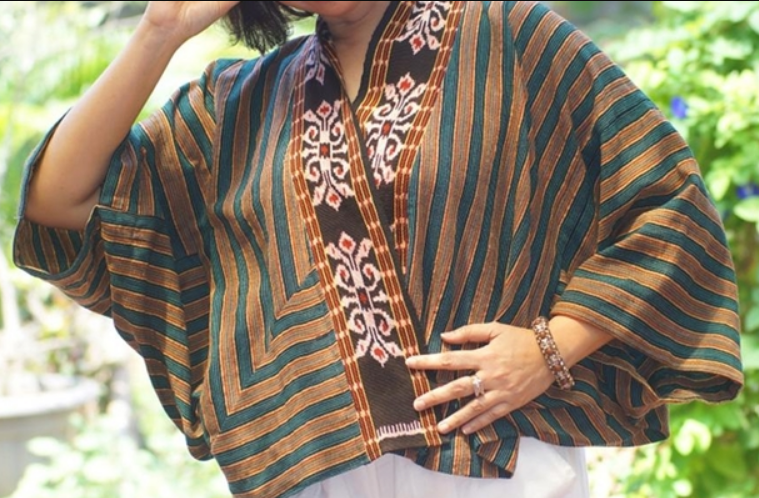 Model batik kerja untuk wanita gemuk motif lorek (horizontal)
