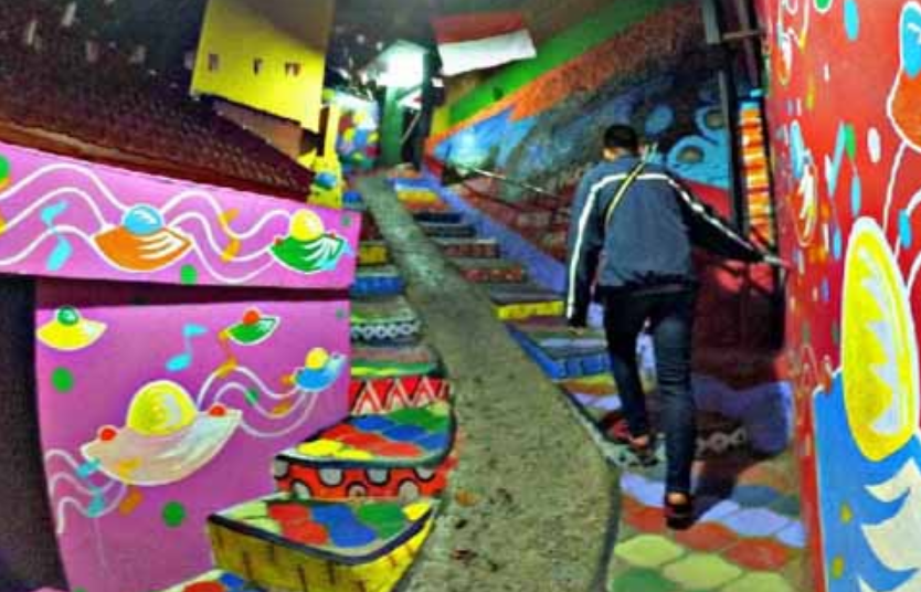 Tangga Warna-Warni
