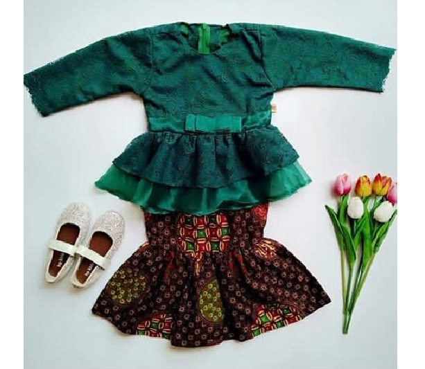 Baju Kebaya Anak Bahan Brokat Lucu Warna Hijau Botol