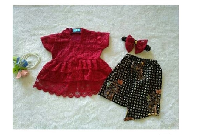 Baju Kebaya Anak Peplum Renda Lengan dan Rok Pendek