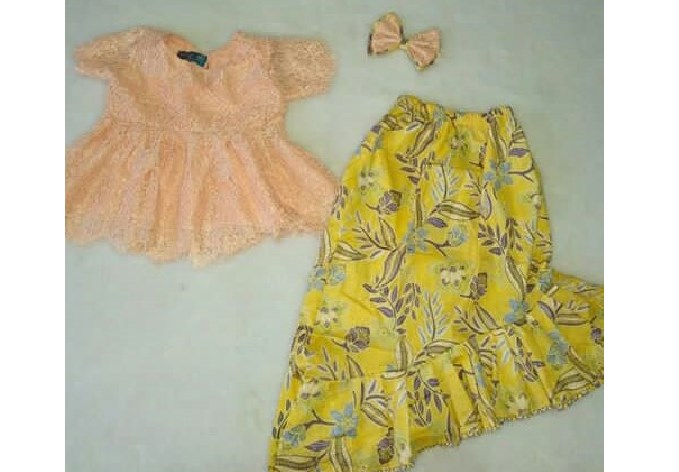Kebaya Anak Kutubaru Lengan Pendek dan Rok Panjang Brokat Peach
