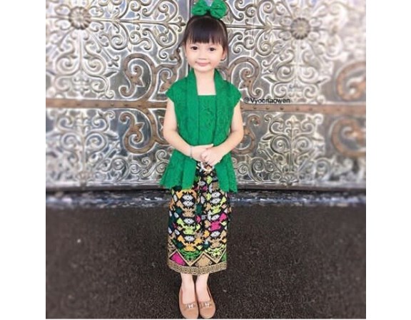 Kebaya Anak Kutubaru Lengan Pendek dan Rok Panjang Hijau Botol
