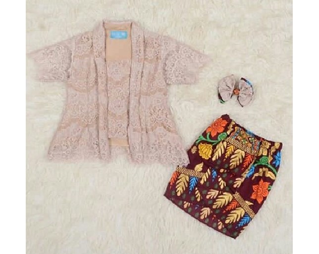 Kebaya Anak Kutubaru Lengan Pendek dan Rok Panjang Soft Cream