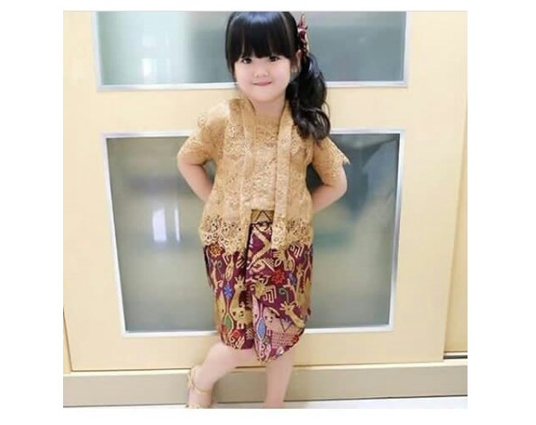 Kebaya Anak Kutubaru Lengan dan Rok Pendek Cream
