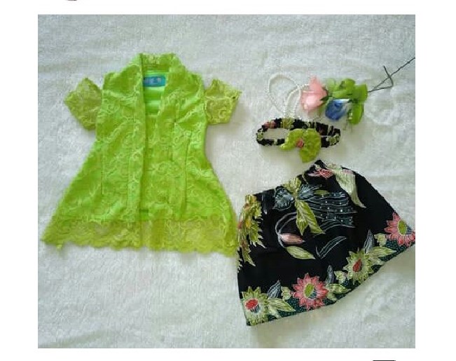 Kebaya Anak Kutubaru Lengan dan Rok Pendek Hijau Muda