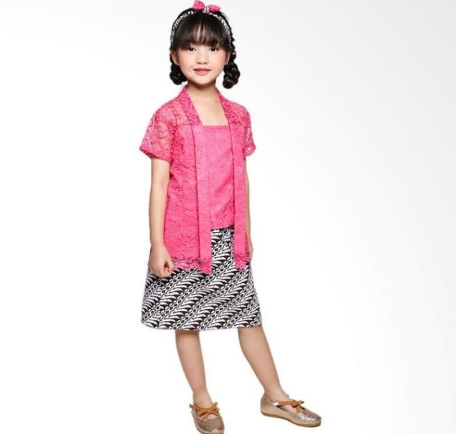 Kebaya Anak Kutubaru Lengan dan Rok Pendek Pink