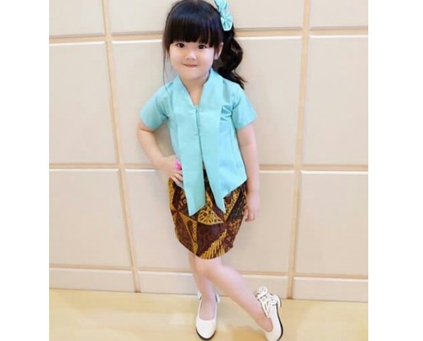 Kebaya Anak Kutubaru Lengan dan Rok Pendek Soft Blue