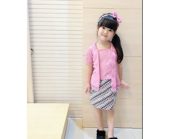 Kebaya Anak Kutubaru Lengan dan Rok Pendek Soft Pink