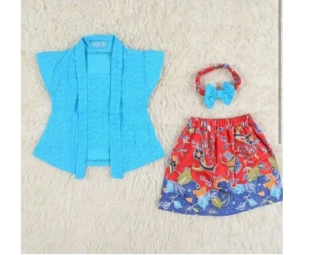 Kebaya Anak Kutubaru Lengan dan Rok Pendek Warna Biru