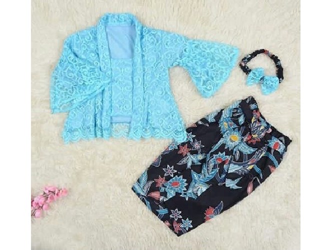 Model Kebaya Anak Kutubaru Lengan Terompet Biru Muda