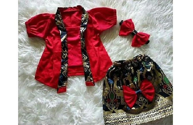 Model Kebaya Anak Kutubaru Pita Kombinasi Batik Merah