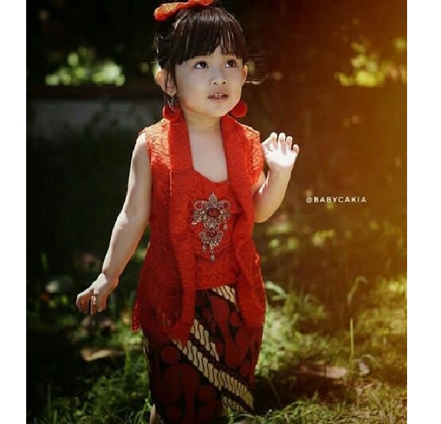 Model Kebaya Anak Kutubaru Tanpa Lengan Merah