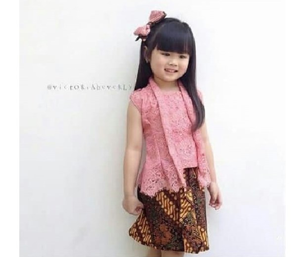 Model Kebaya Anak Kutubaru Tanpa Lengan Pink Muda