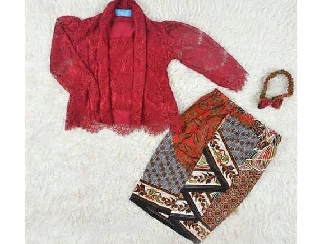 Model Kebaya Anak Lengan dan Rok Panjang Merah