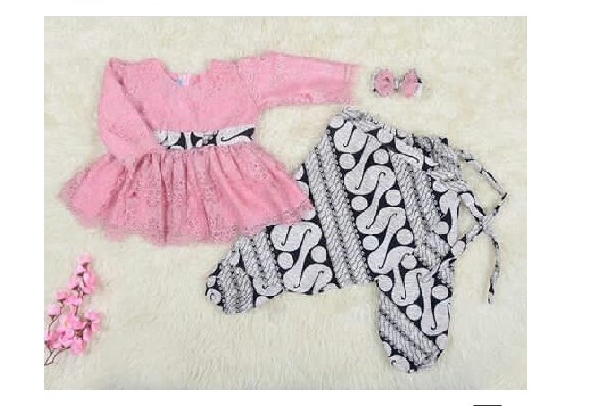 Model Kebaya Anak Peplum Panjang Kombinasi Batik Soft Pink
