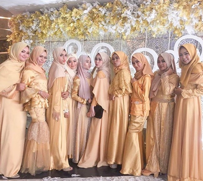 Baju Gamis Brokat Kombinasi Sifon Pendek Cape Kuning