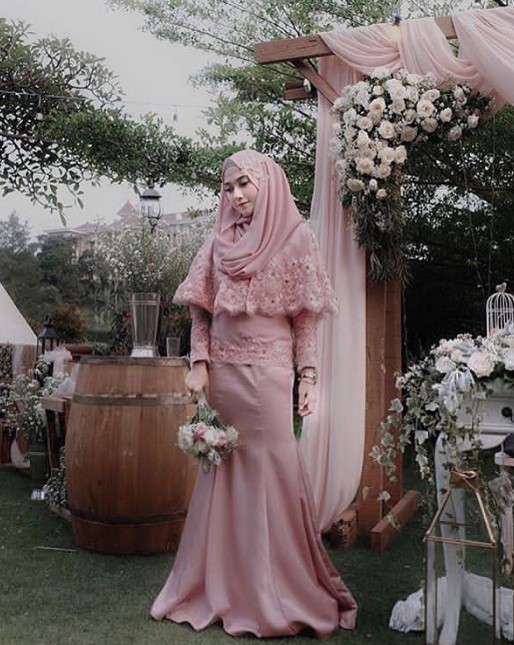 Baju Gamis Brokat Pesta Mewah Cape Rok Duyung Satin Brokat Dusty Pink
