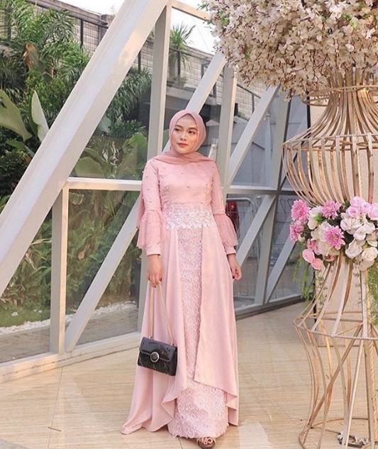 Baju Gamis Brokat Pesta Mewah Lengan Lonceng Rok Belah Tengah Satin Payet