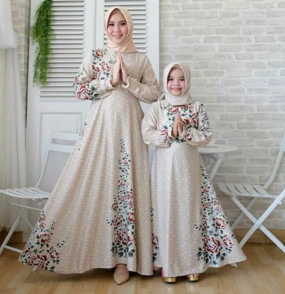 Baju Gamis Couple Modern Ibu dan Anak Kekinian Motif Bunga Modern Nude Cream