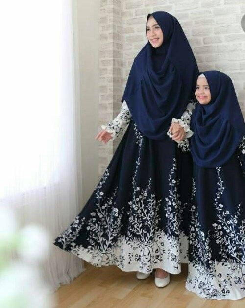Baju Gamis Couple Modern Ibu dan Anak Kekinian Motif Bunga Navy Putih