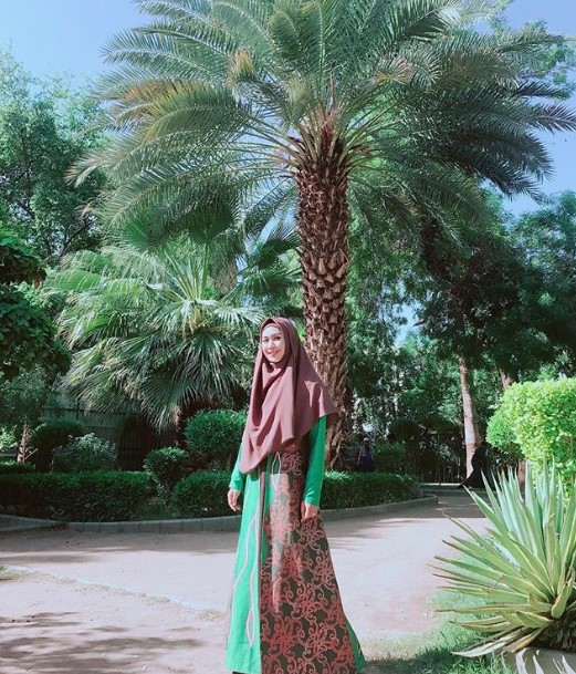 Baju Gamis Gamis Syar'i Ala Oki Setiana Dewi Murah Motif Batik Hijau Cream