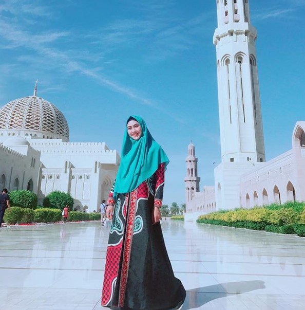 Baju Gamis Gamis Syar'i Ala Oki Setiana Dewi Murah Motif Hitam Merah Hijau