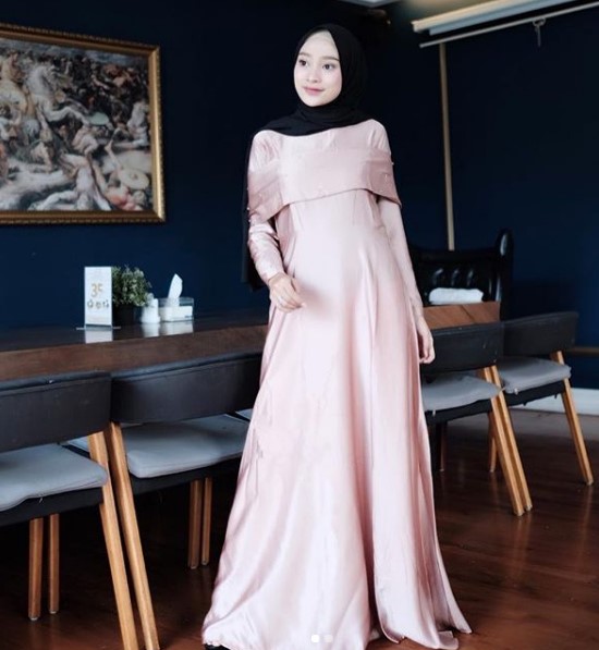 Baju Gamis Modern Anak Muda Terbaru Mewah Satin Baby Pink