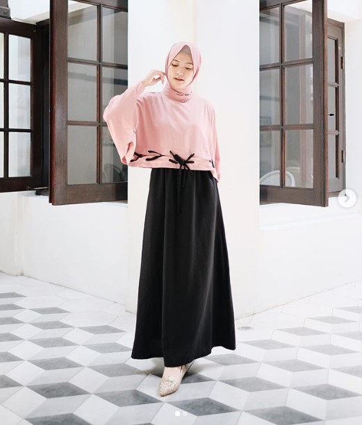 Baju Gamis Modern untuk Anak Muda Trend Sekarang Casual Pink Hitam