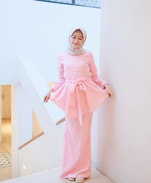 Baju Gamis Modern untuk Anak Muda Trend Sekarang Peplum Ikat Pinggang Pink