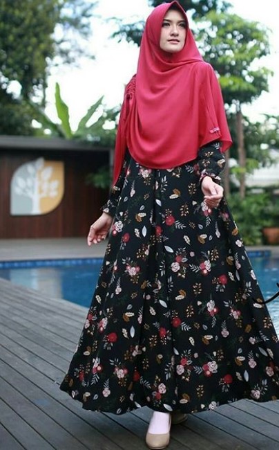 Baju Gamis Muslimah Untuk Remaja Syar’i Motif Bunga Hitam Maroon
