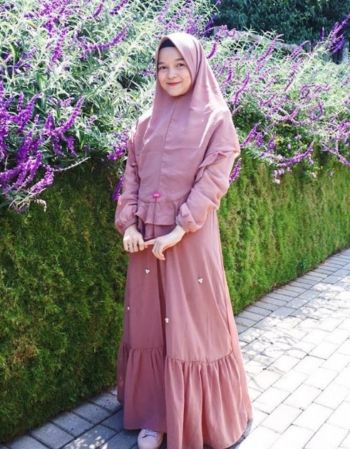 Baju Gamis Muslimah Untuk Remaja Syar’i Rok Rempel Mutiara Cream