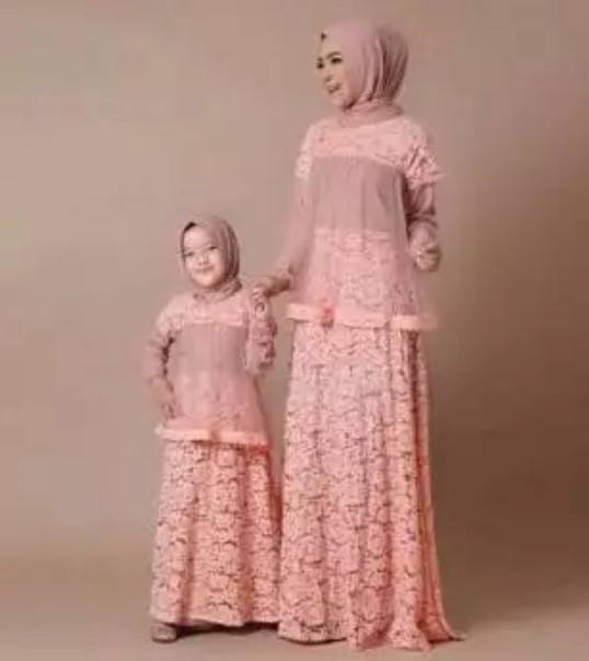 Baju Gamis Pesta Couple Ibu dan Anak Perempuan Brokat Sifon Peach