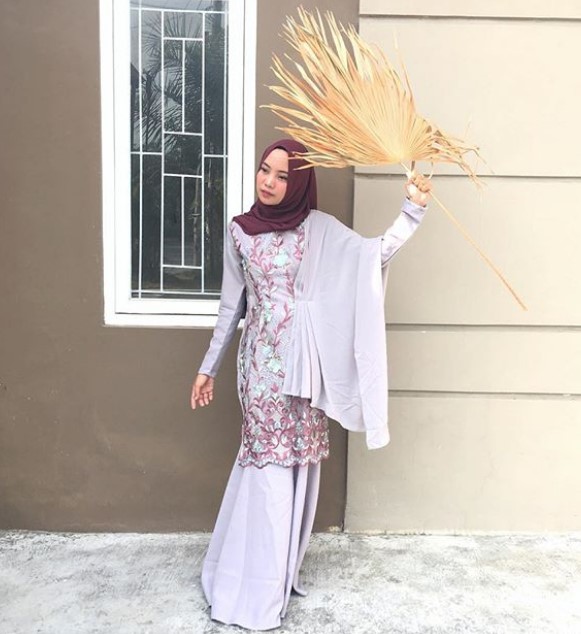Baju Gamis Pesta Mewah Dan Elegan Rok Duyung Selendang Bahu Brokat Satin Soft Grey