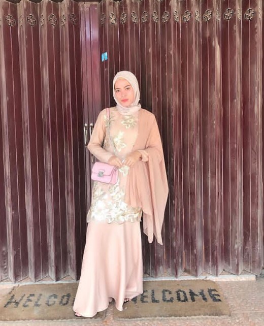 Baju Gamis Pesta Mewah Dan Elegan Rok Duyung Selendang Bahu Brokat Satin Soft Peach