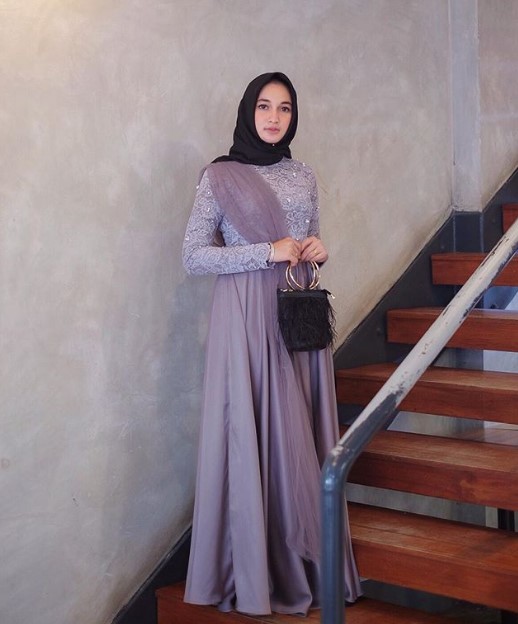 Baju Gamis Pesta Mewah Terkini Modern Brokat Satin Sifon Selendang Bahu Abu Tua