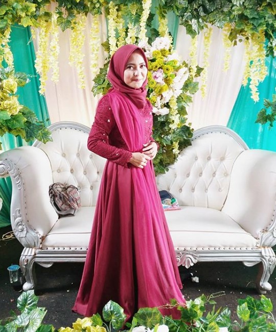 Baju Gamis Pesta Mewah Terkini Modern Brokat Satin Sifon Selendang Bahu Maroon