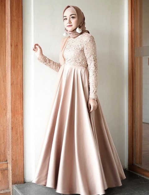 Baju Gamis Pesta Mewah Terkini Modern Brokat Satin Sifon Selendang Bahu Nude Cream