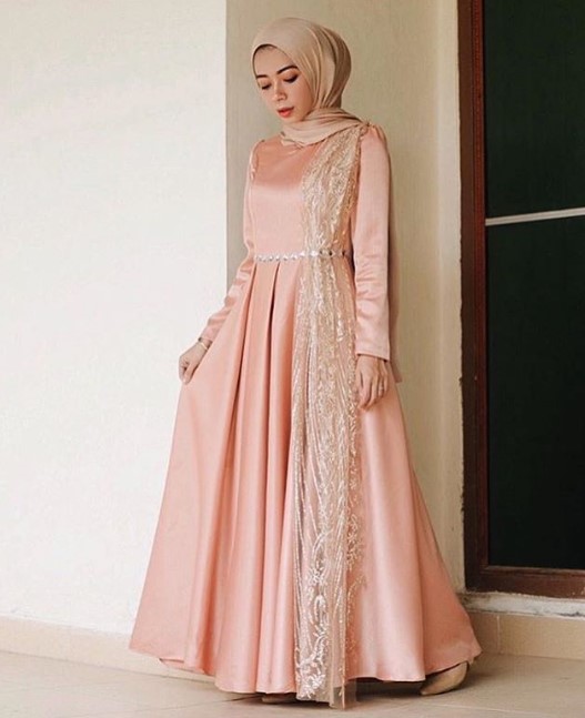 Baju Gamis Pesta Mewah Terkini Modern Satin Selendang Bahu Peach