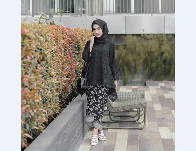 Baju Kebaya Brokat Atasan Blouse Asimetris Hitam