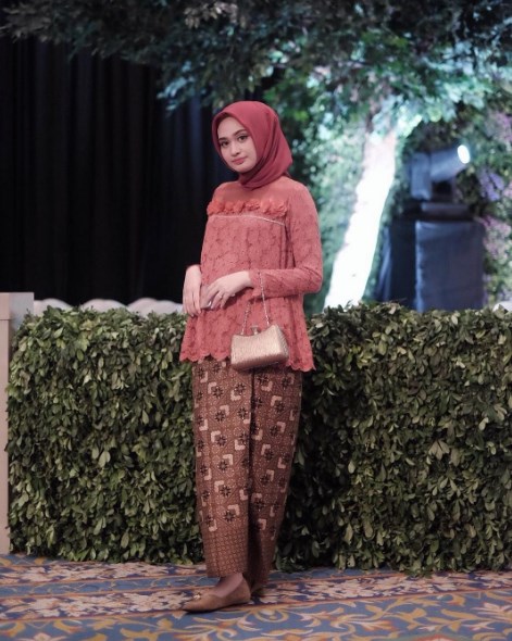 Baju Kebaya Brokat Atasan Blouse Merah Cabe