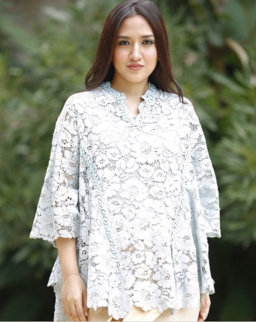 Baju Kebaya Brokat Atasan Blouse V Neck Putih