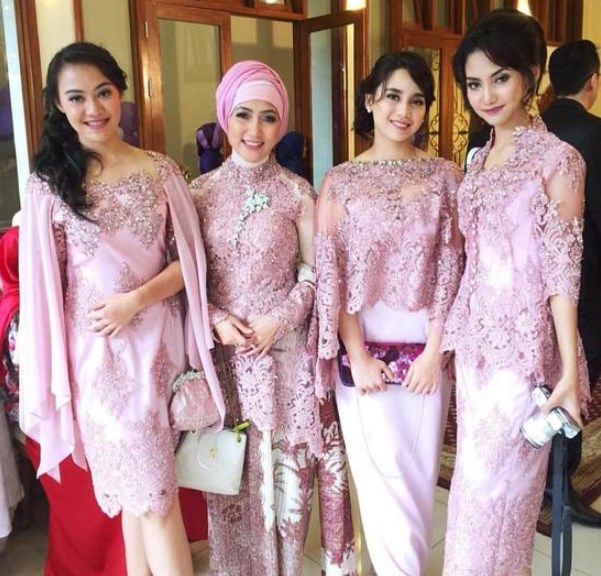 Baju Kebaya Brokat Modern Model Cape Dusty Purple