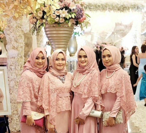 Baju Kebaya Brokat Modern Model Cape Pink Peach