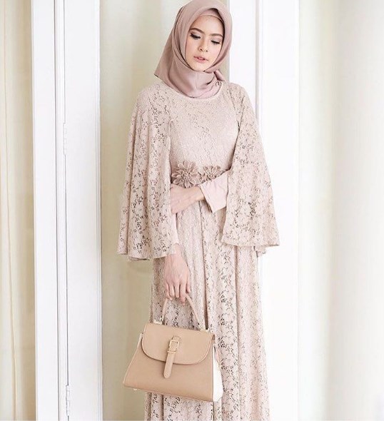 Baju Kebaya Brokat Modern Model Cape Soft Cream
