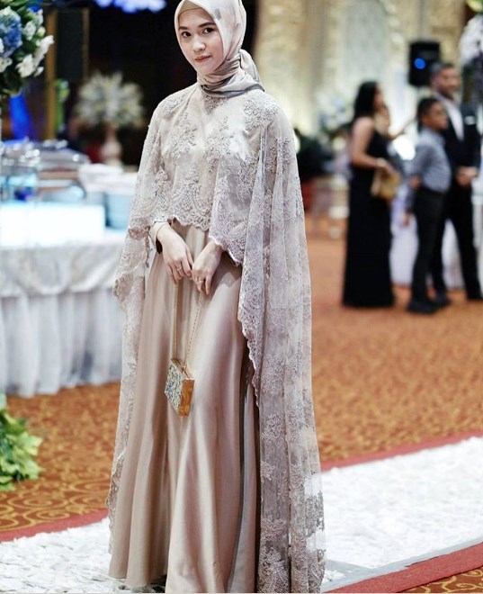 Baju Kebaya Brokat Modern Model Cape Soft Krem and Grey